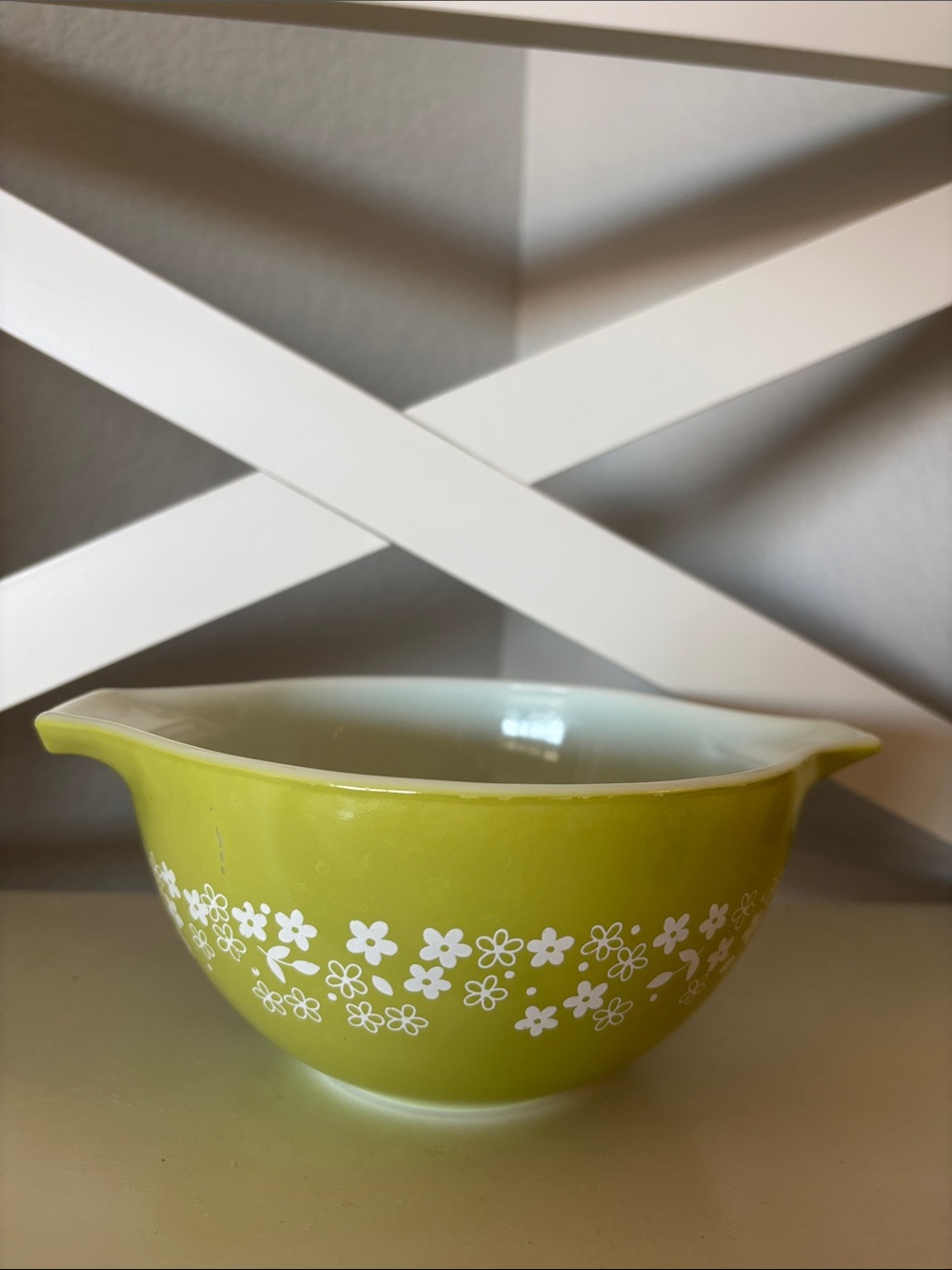 Pyrex 441 Cinderella Mixing Bowl Lime Green white Daisy Flowers
